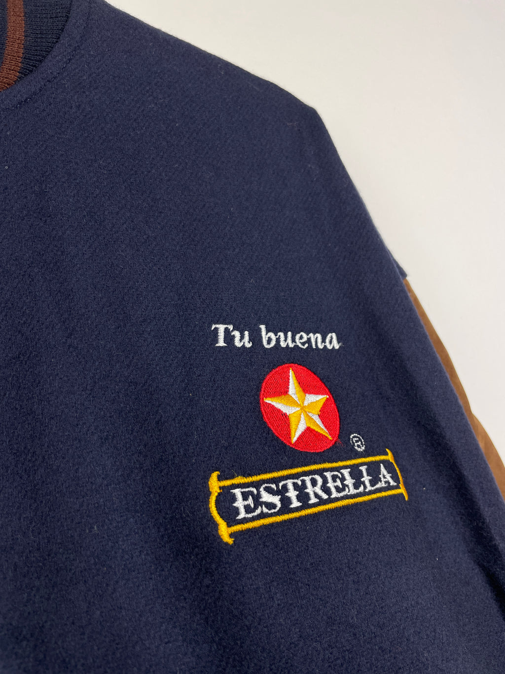 Estrella Damm College Bomber